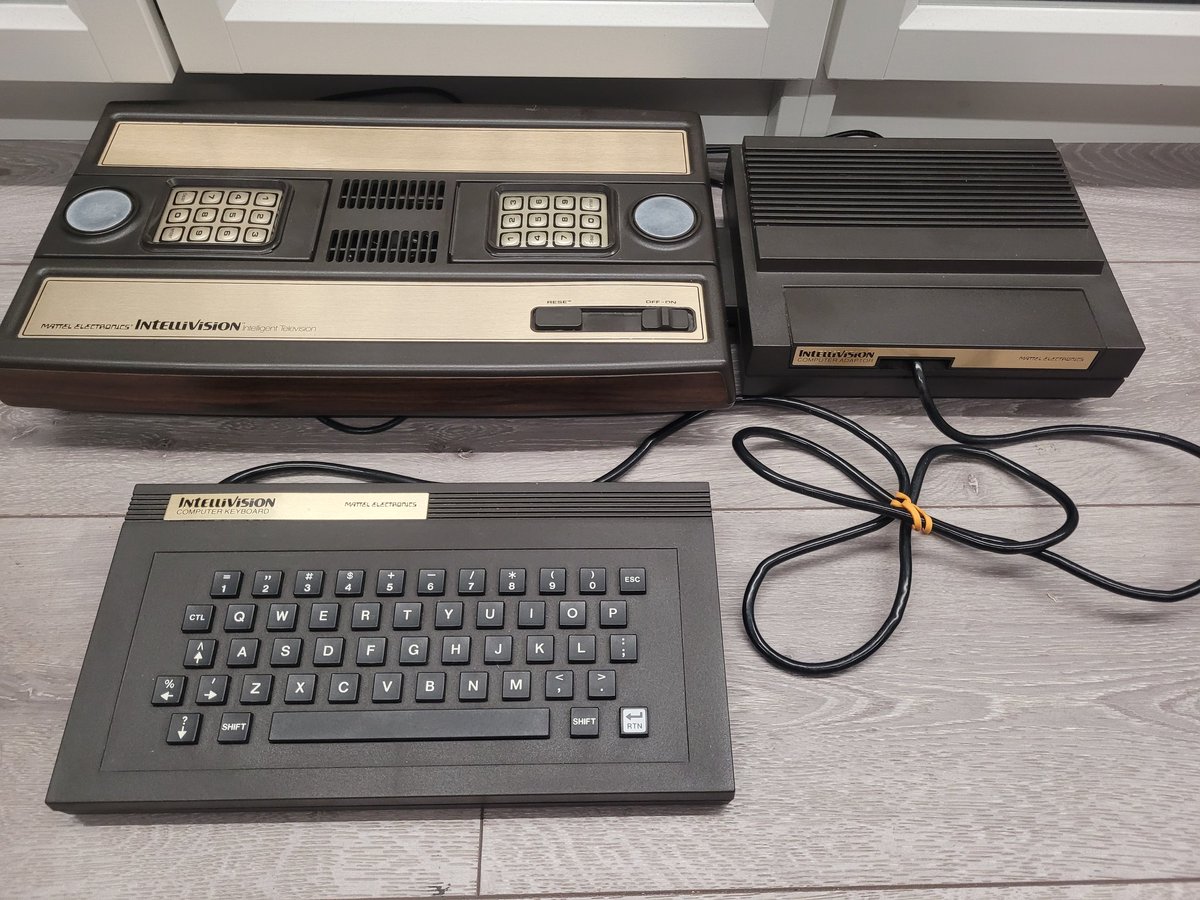 OldManThatGames's tweet image. Can you imagine having this beast as your home computer