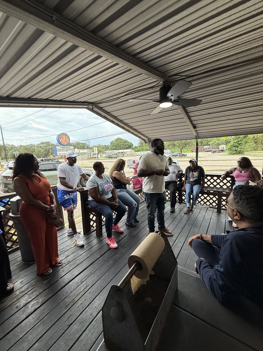 TSU_PVAMUGrad's tweet image. We are gearing up for another exciting year of success @KashmereHS! Thank you to all the alumni and community support to welcome home our new Athletic Director @TheNateGill @TripleJBBQ #KreatingLeaders #MakeADifference #LegacyWork #Ramily ❤️💙