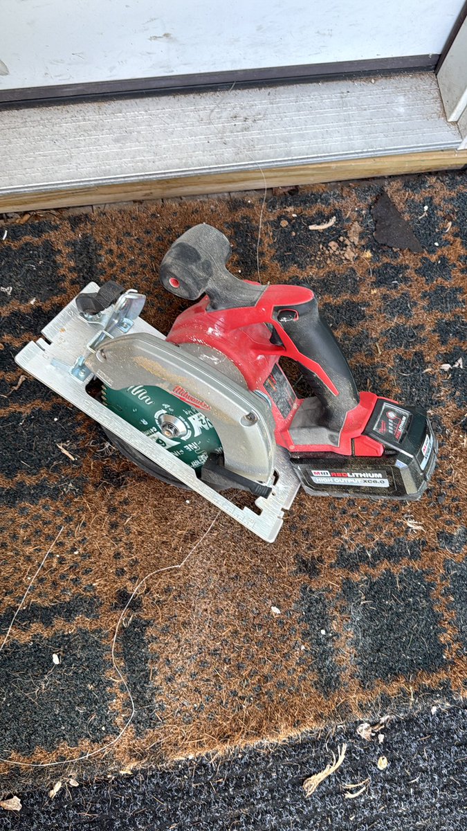 Fox_Andrew's tweet image. Life hack: how to fit two 80”x30” French doors in your trash bin:

Cities hate this one useful tool!