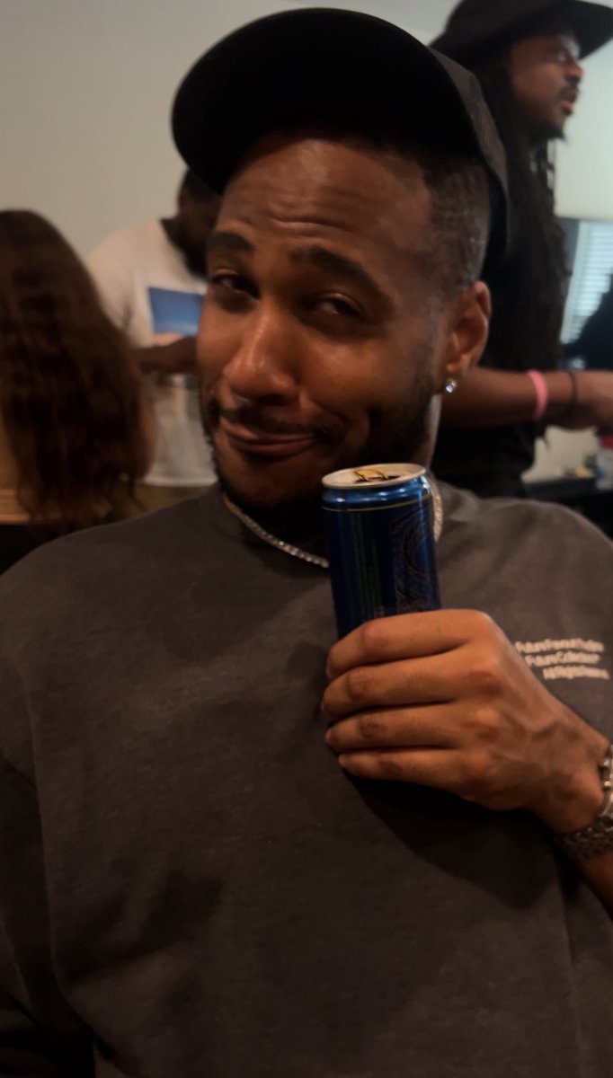 TheeAJWilliams1's tweet image. The cut water….is cuttin ME! THE FUCK BTCH