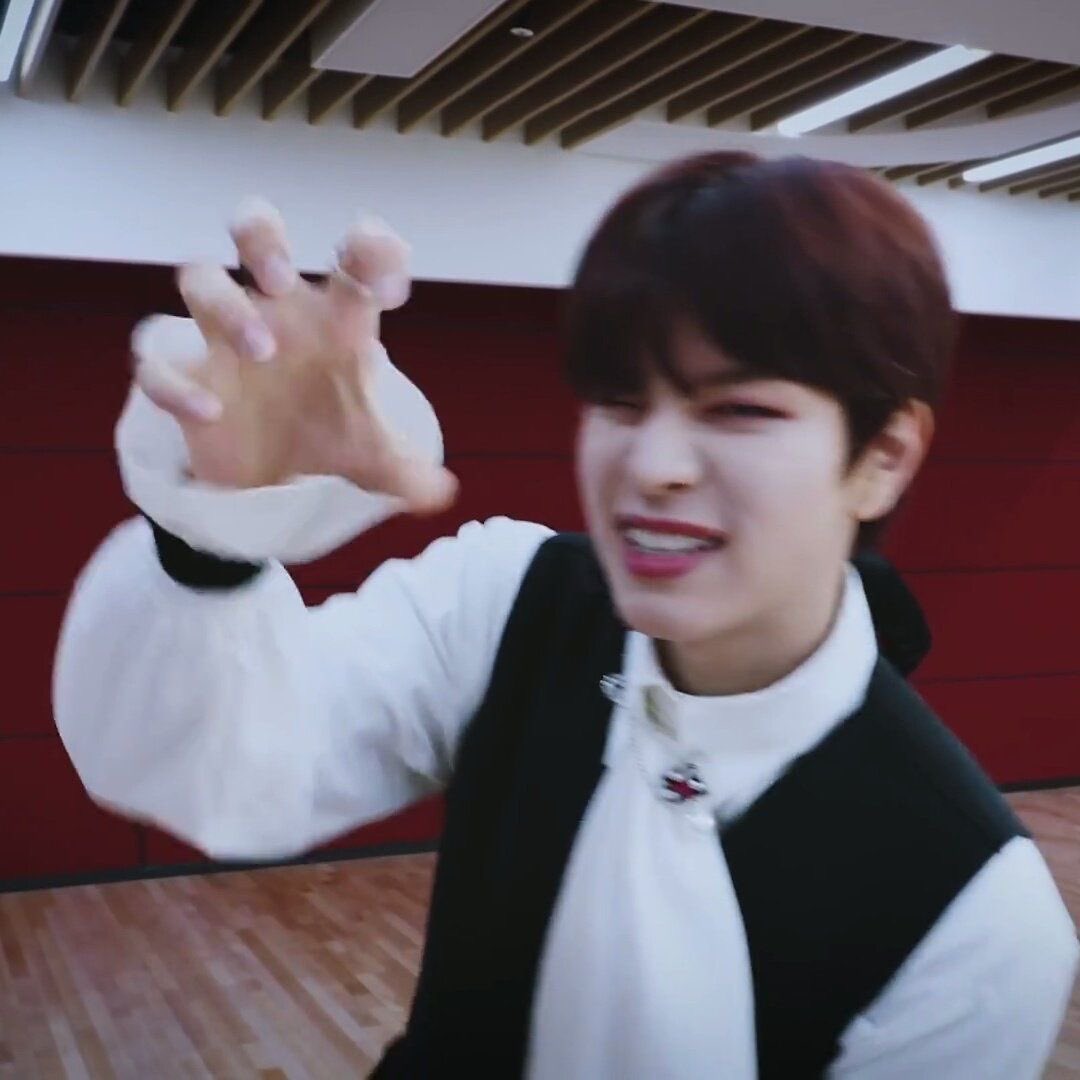 princehoneys's tweet image. can skz do vampires again pls pls pls pls pls