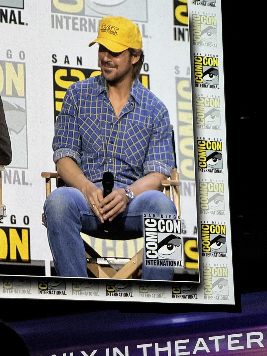 Mcylyck's tweet photo. #ProjectHailMary #SDCC2025 #SDCC @RyanGosling Microphone placement is very important while on a Comic-Con panel. https://t.co/8qVS9Y9PAX