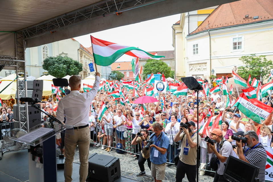 magyarpeterMP's tweet image. Thank you, Székesfehérvár! Thank you to everyone who came despite the great heat.
Our country’s place has always been, and will remain, in Europe.❤️🤍💚
