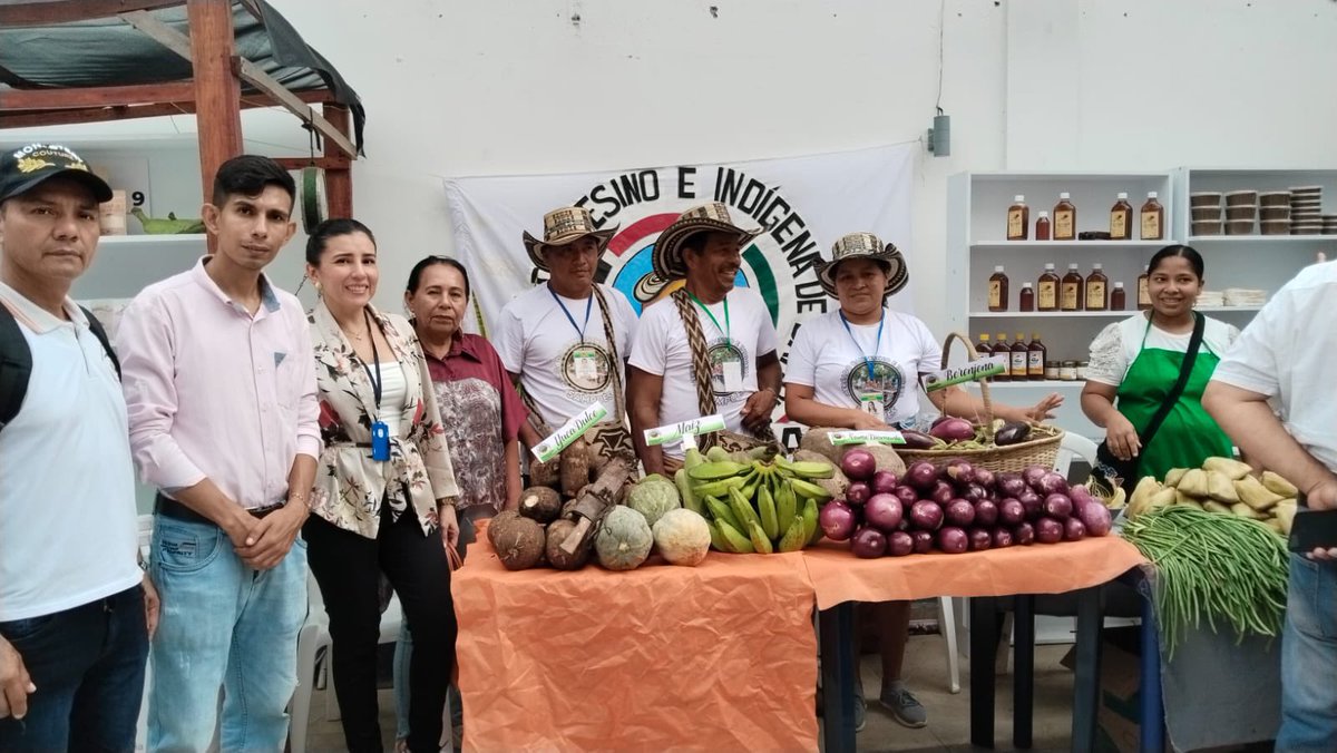 UsolidariaCo's tweet photo. #Sucre | Brindamos acompañamiento a la asamblea de constitución de Fedagraria y socializamos nuestra oferta institucional. La Federación Agraria y Rural de Sucre, cuenta con 404 organizaciones, con presencia en los 26 municipios del departamento #SomosPoderSolidario https://t.co/jqUwdnbW72
