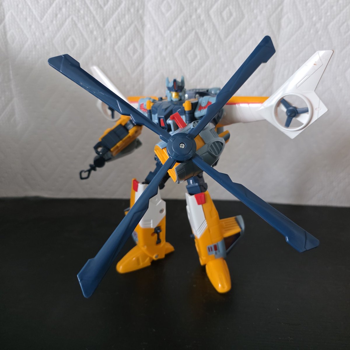 LogansTfs's tweet image. What&apos;s that? I opened even more tfcon figures?
