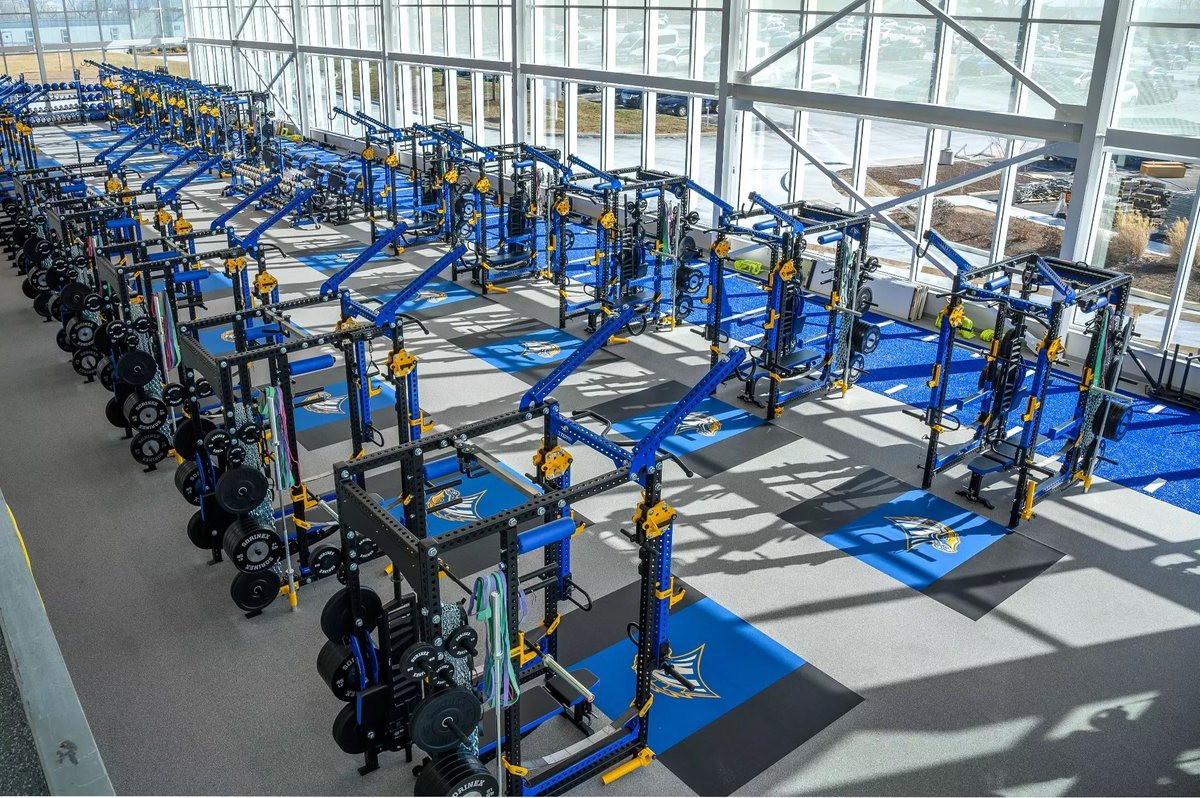 patrickcahill4_'s tweet image. Thank you to @coach_pow @Coach_A_Brunori @ZettsTim for having me throw today. Had a blast and loved New Haven. Excited to see some charger football this fall