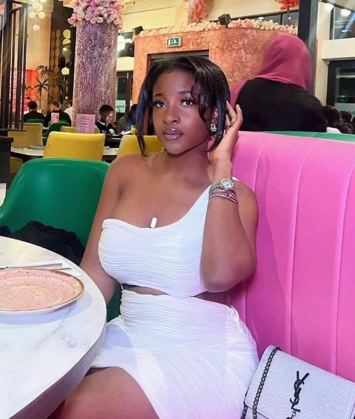 Big Sola is so beautiful 

#BBNaija10