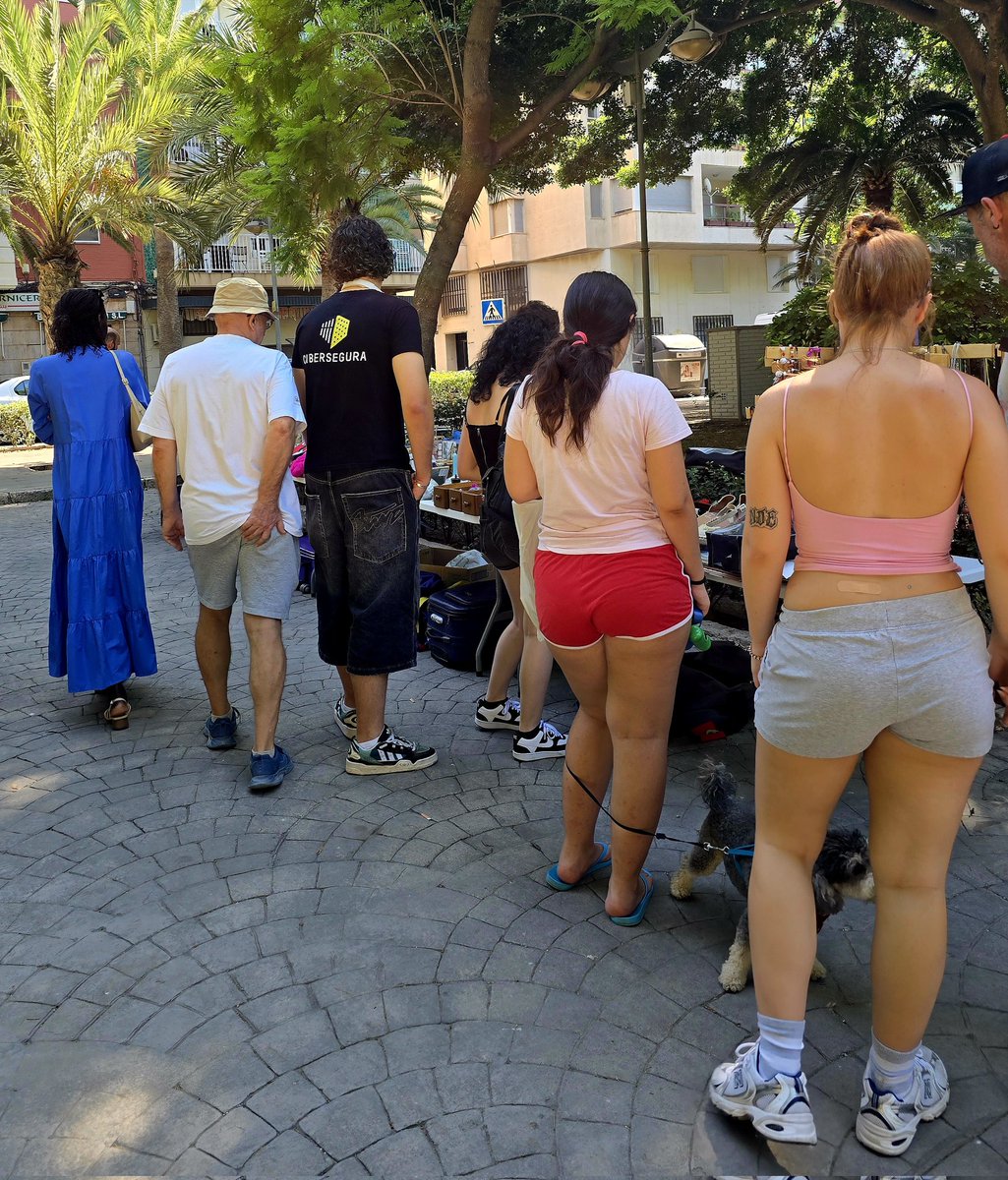 TheXXLMAN's tweet image. Hoy ha tocado bichear compras frikis en un rastro de antigüedades.
Eso sí, un alegro encontrarnos a uno de nuestros CANALLAS vistiendo la camiseta de #CanallaCON
#Respect hermano