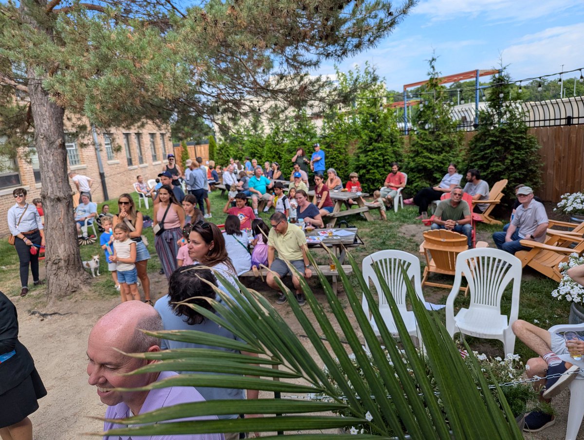 mike_cabonargi's tweet image. Enjoying delicious ice cream on a hot day with the families of the @39thWardDems ! TY @RamForSenate for hosting me !