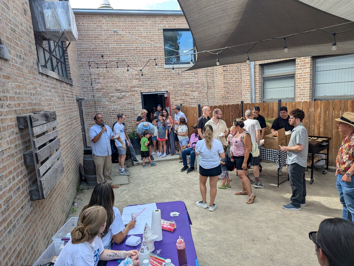 mike_cabonargi's tweet image. Enjoying delicious ice cream on a hot day with the families of the @39thWardDems ! TY @RamForSenate for hosting me !