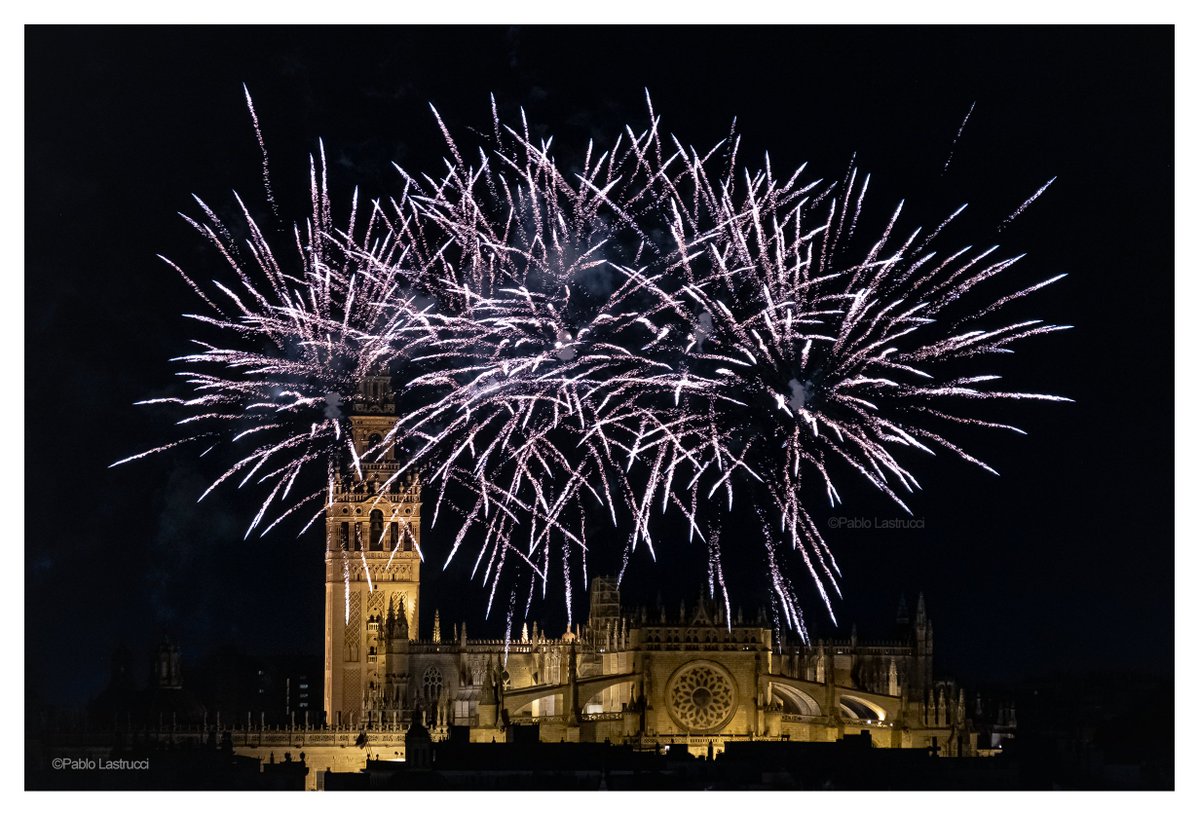 PabloLastrucci's tweet image. Sevilla es Triana.
#VeláSantaAna25 #LaVeladaDelAñoV