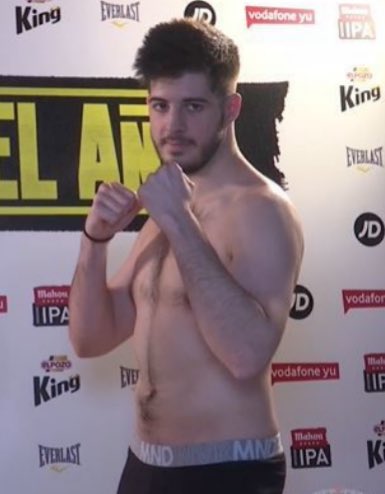 Esta gente hace 3 rounds y se mueren cuando <a href="/Elmiillor/">ElmilloR</a> siendo un puto panza gordo Cheetos se tanqueó 5 rounds y encima le robaron porque el otro era amiguito de Ibai