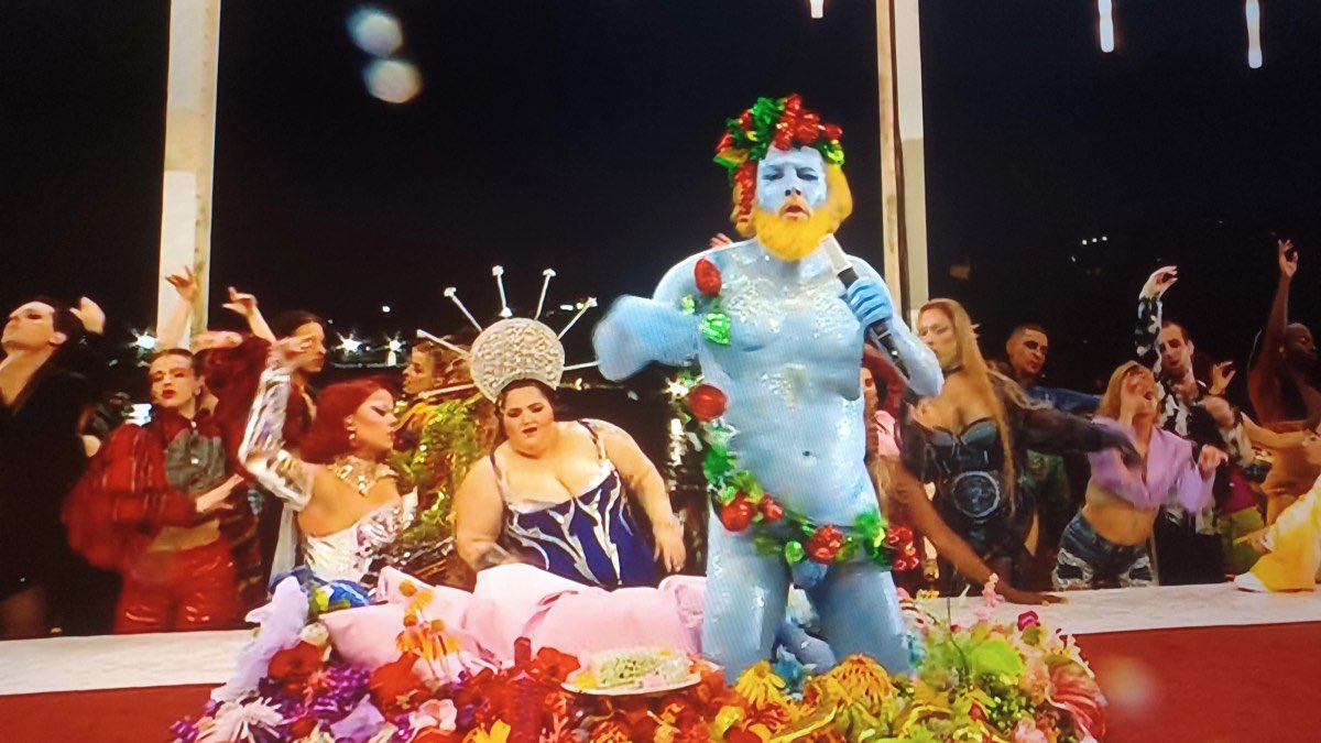 TheValley451's tweet image. Ceux qui crient à la censure et qui sont soudainement bandés sur un chanteur chrétien dont tout le monde se contrecrisse sont les mêmes qui ont crié au scandale et qui auraient souhaité interdire ça aux jeux olympiques…
Vos tweets sont encore les curés…