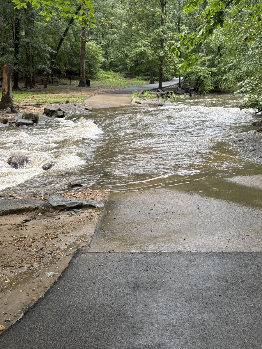 ArlingtonVaFD's tweet image. Breaking: A vehicle attempting to cross a bridge with water running over it was swept into the creek behind Lubber Run Park. Five occupants were safety removed from the vehicle. No injuries to firefighters or occupants. Please do not attempt to cross moving water!