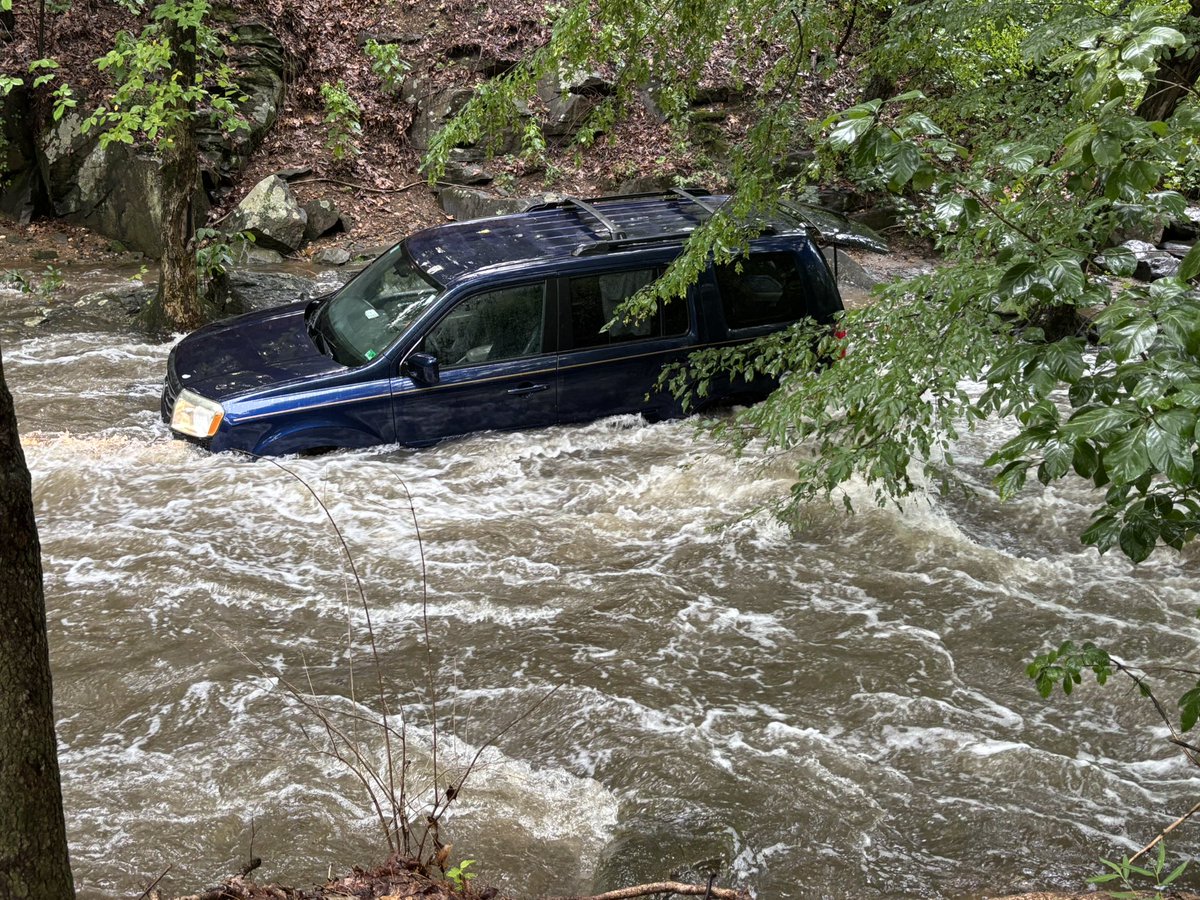 ArlingtonVaFD's tweet image. Breaking: A vehicle attempting to cross a bridge with water running over it was swept into the creek behind Lubber Run Park. Five occupants were safety removed from the vehicle. No injuries to firefighters or occupants. Please do not attempt to cross moving water!
