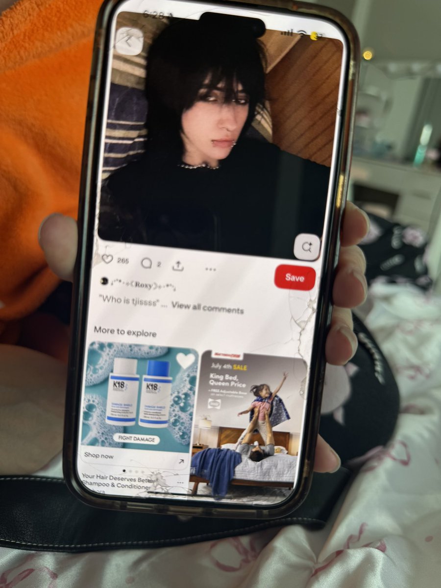rawrzbf's tweet image. when u go on pinterest to find inspo for a look and are shown urself
