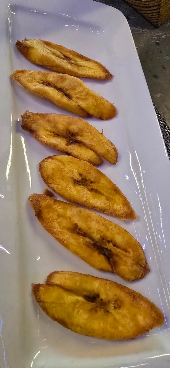 I had to enjoy fully this 3k fried plantain. 500 per slices 😒🙄