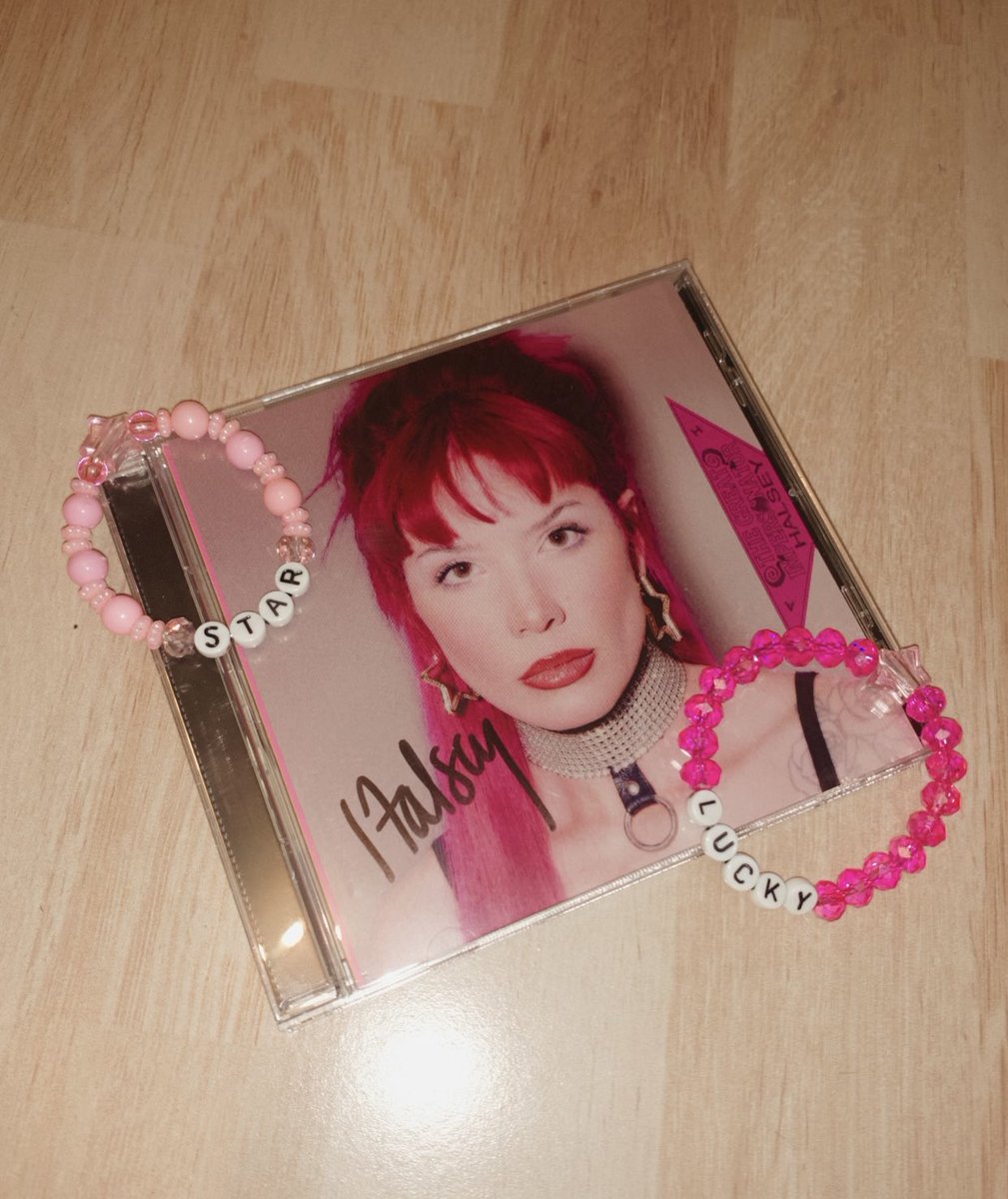 malusscaf's tweet image. Lucky was the reason I dyed my hair pink for the first time🩷 I love this song sm! 🌟
#1YEAROFLUCKY #HAVENTYOUHEARD