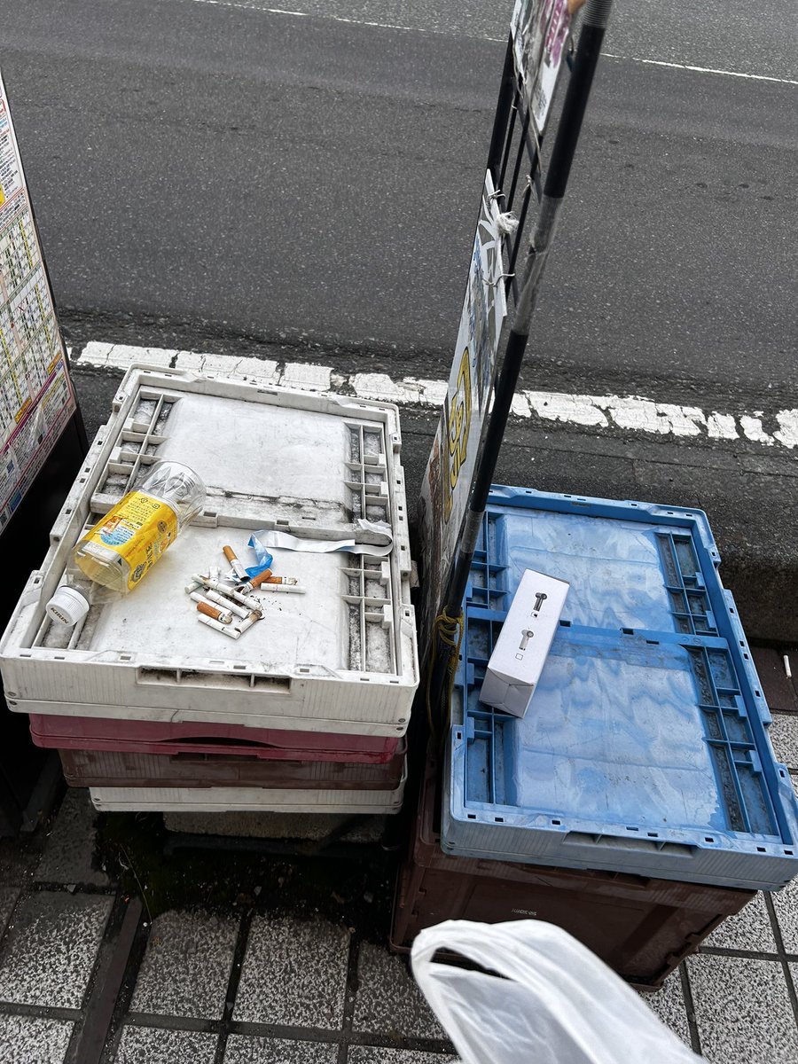 Dynamitemandom's tweet image. どうにも治安の悪い夏の土曜の夜になっちゃうな!長野市は善光寺表参道の朝6時過ぎ!ポイ捨てゴミ回収しました!千切れた紙のリストバンドと共に吸殻やプラコップにコンビニ惣菜のトレイなんかも😌ゴミ総数302個🗑️