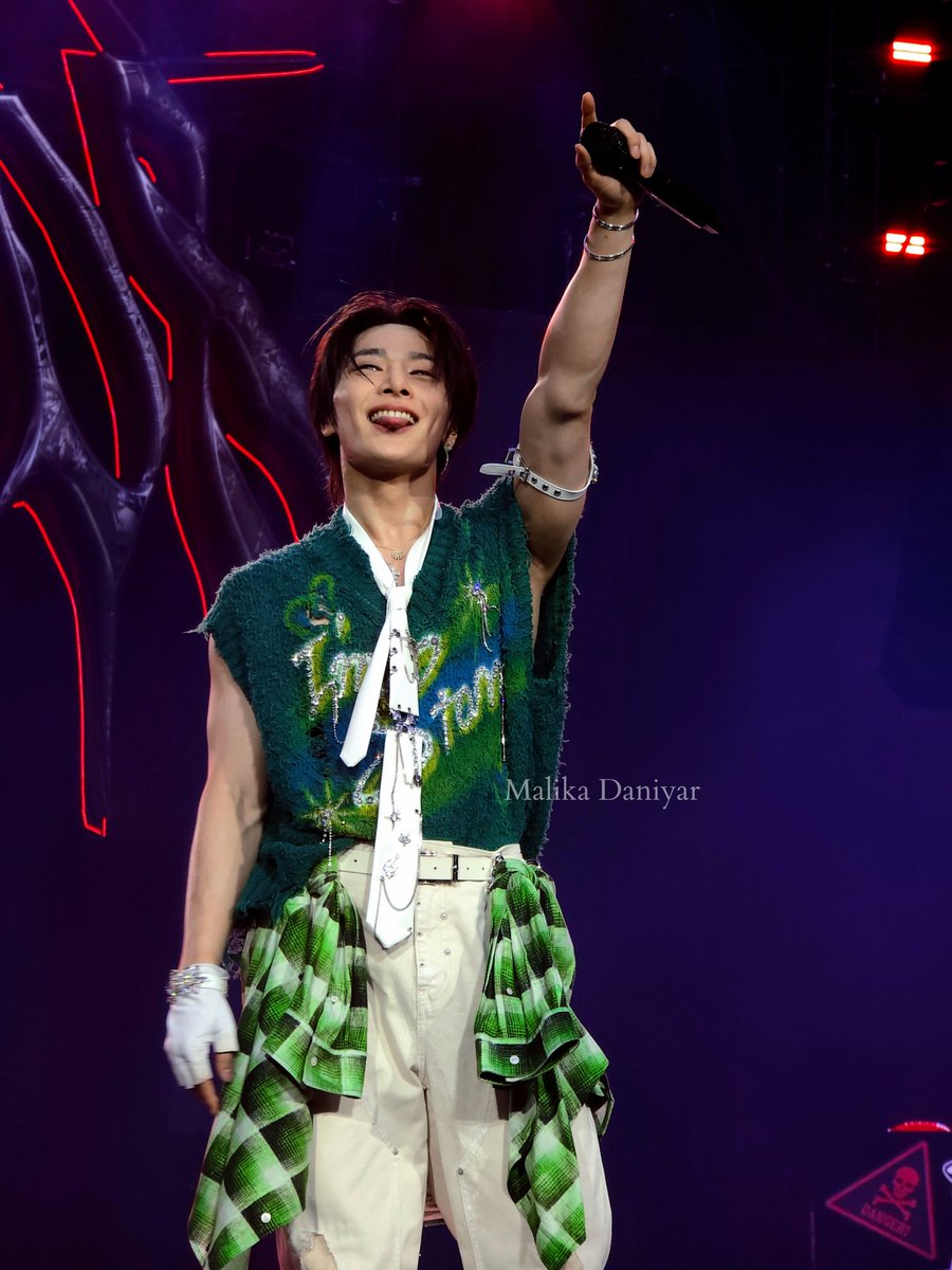 Pupilita1's tweet photo. EXCUSE ME YANG JEONGIN??
no comments, just maknae on top🤌🏻❤️🔥
#straykids #skz #dominatetour #dominateworldtour #Madrid #Spain #straykidsspain #dominATE_Madrid #straykidsparis #yangchonin #StrayKids_dominATE #maknaeontop #стрейкидс #скз #скизы https://t.co/kCfikeLOp9