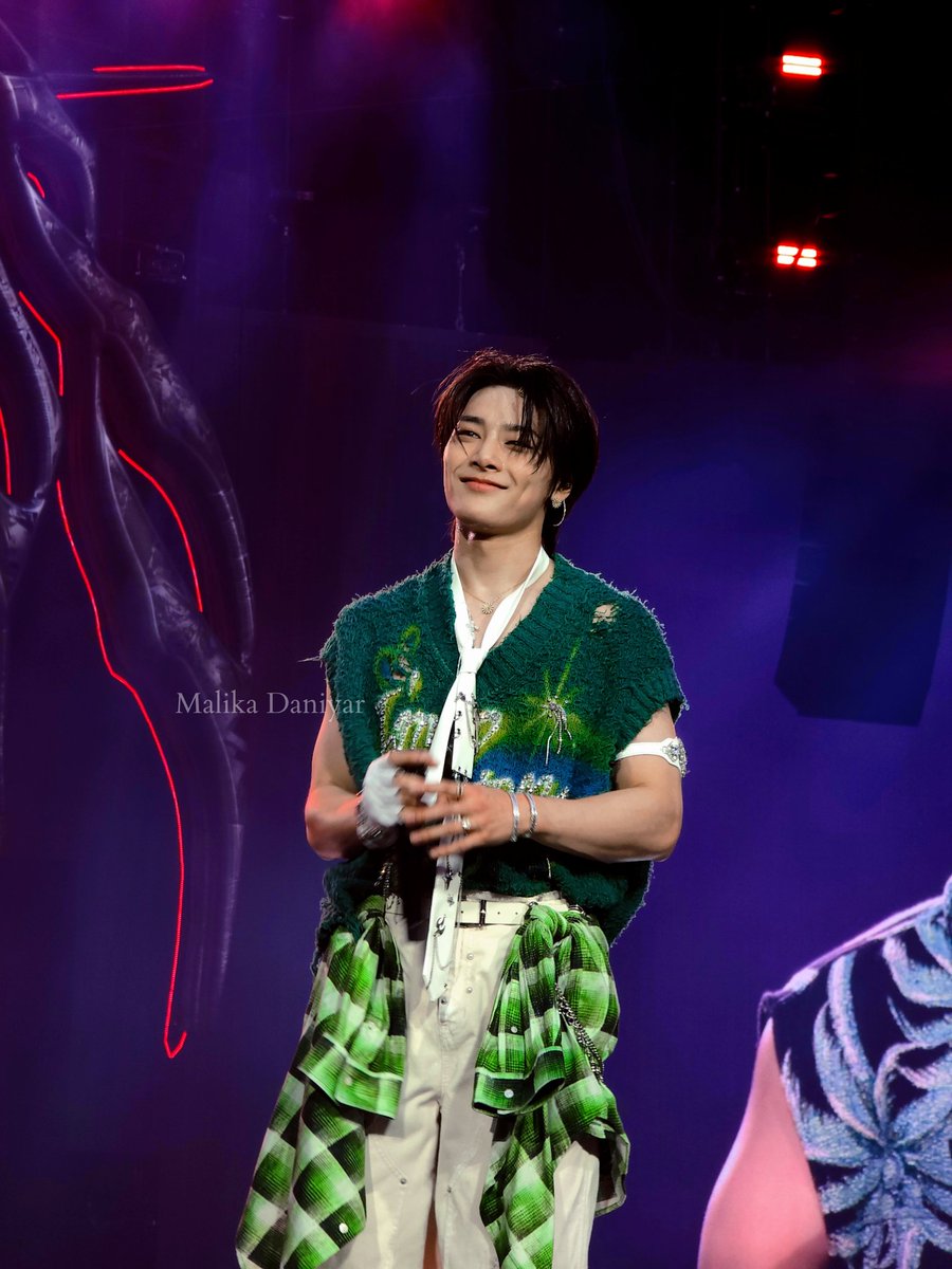 Pupilita1's tweet photo. EXCUSE ME YANG JEONGIN??
no comments, just maknae on top🤌🏻❤️🔥
#straykids #skz #dominatetour #dominateworldtour #Madrid #Spain #straykidsspain #dominATE_Madrid #straykidsparis #yangchonin #StrayKids_dominATE #maknaeontop #стрейкидс #скз #скизы https://t.co/kCfikeLOp9
