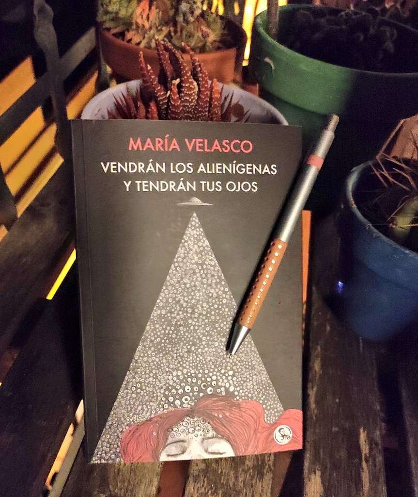 ladylibrorojo's tweet image. *Clitoriana y cerebral, me gustaban más las palabras que las posturas. Le hubiera pedido que me susurrara en francés"
#VlAyTtO #MaríaVelasco @launarota
#boom 💥