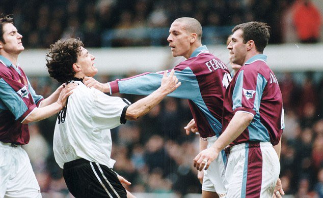 MartynHobbs12's tweet image. Rio actually bigged up westham then and said how amazing the fans are and they mean the world to him as does the club 👏🏻⚒️
About time I heard those words from him , he was absolutely CLASS