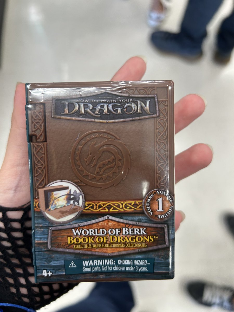 HonamiCEO's tweet image. GUYS LOOK WHAT I GOT WITH SUM EXTRA CASH :3 ! It should be Stormfly hehehehe