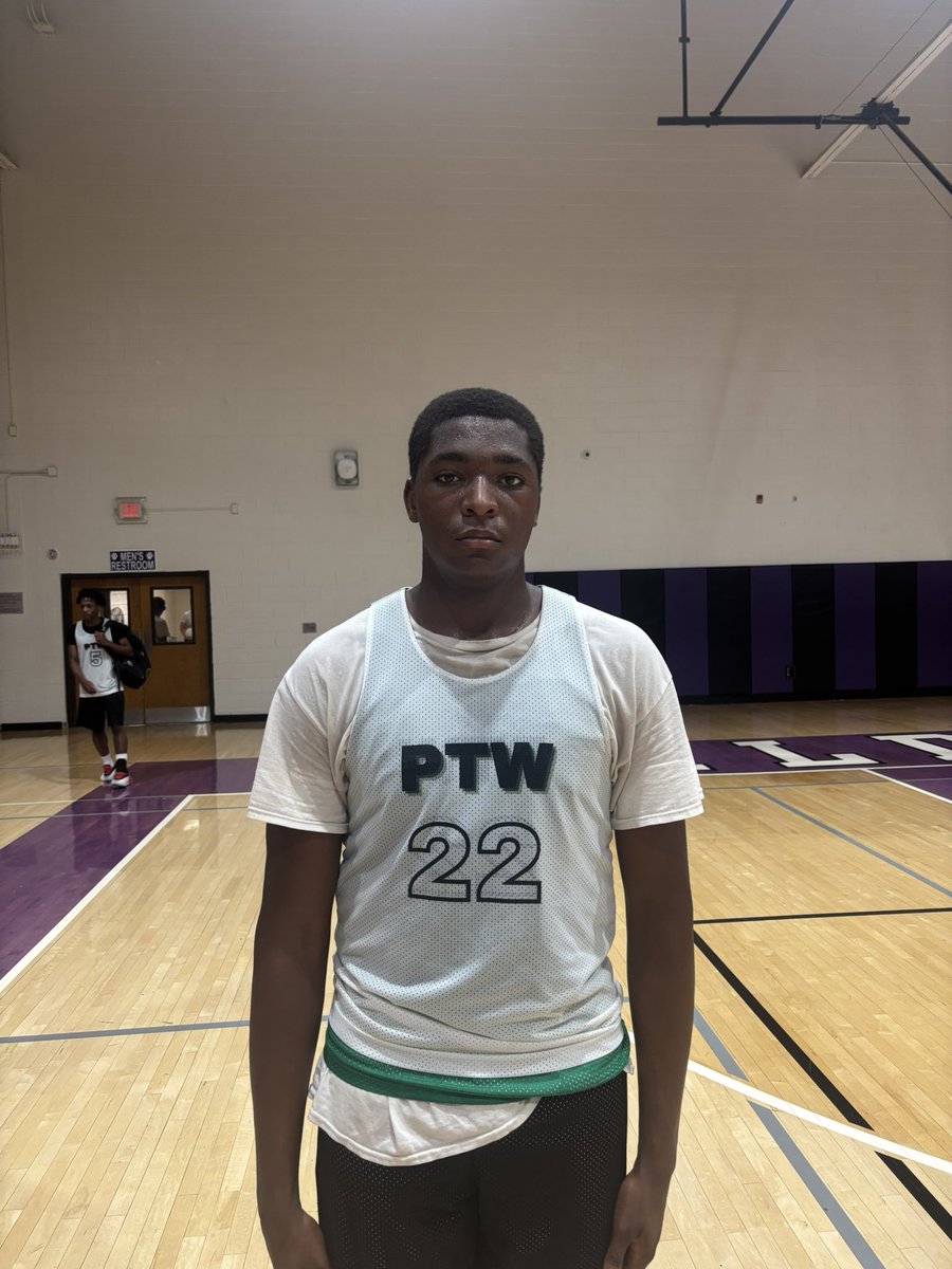 Relevant_PRO's tweet image. Obale Obenofunde is a big bodied post who was a monster on the boards today.
Undersized for a big, he was able to use his wide frame to play bully ball and finish with a nice soft touch around the rim.
#TheEncore
#FinalShow