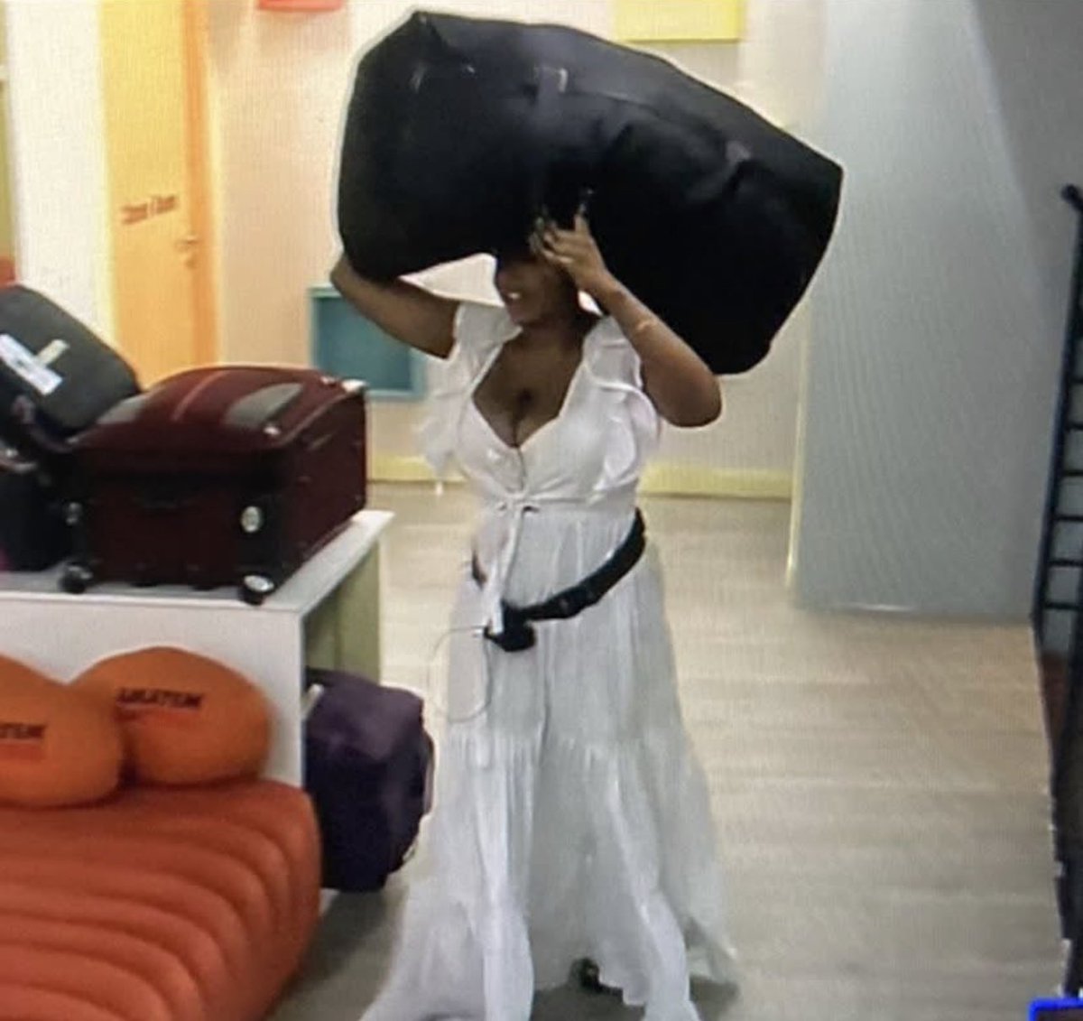 OfficialChizzy_'s tweet image. Boss whitemoney come and carry your sister
