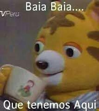 yo viendo todo el chisme en X de la velada: 
#LaVeladaDelAñoV