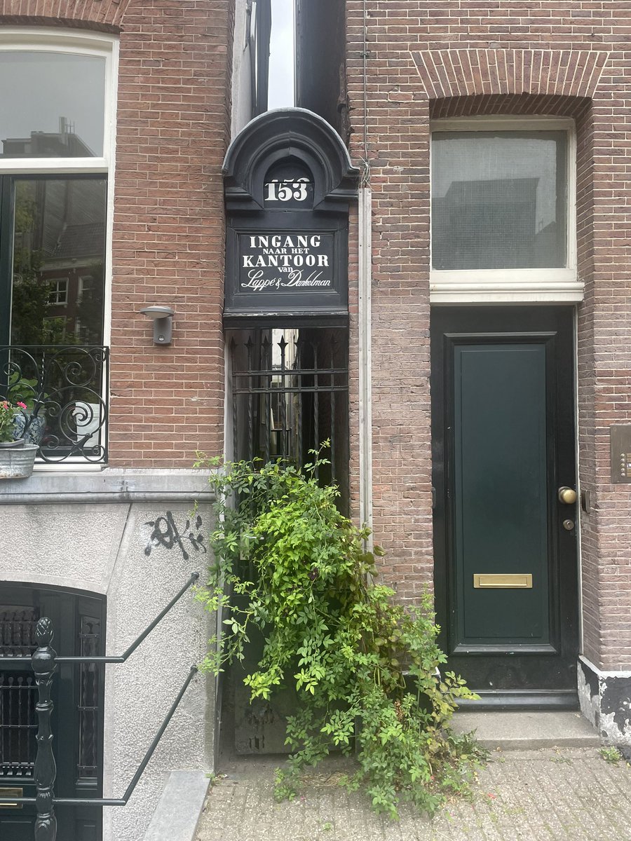 amsterdam02's tweet image. Dit kwam ik vandaag tegen op de Herengracht. Nou moe, nog nooit gezien. Zo zie je maar, elke x kom ik weer wat nieuws tegen op de ‘Gordel’ . Heel erg leuk 🥰