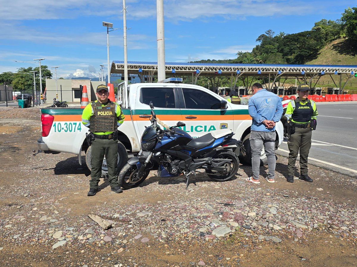 Departamento de Policía Meta (@policiameta) on Twitter photo La Seccional de <a href="/TransitoPolicia/">Dirección de Tránsito y Transporte</a> #Meta, mediante planes de prevención vial, logran la captura en flagrancia de un hombre de 35 años de edad, por el delito de falsedad marcaria.
#SeguridadVial 🛣👮🏻♂️ La Seccional de <a href="/TransitoPolicia/">Dirección de Tránsito y Transporte</a> #Meta, mediante planes de prevención vial, logran la captura en flagrancia de un hombre de 35 años de edad, por el delito de falsedad marcaria.
#SeguridadVial 🛣👮🏻♂️