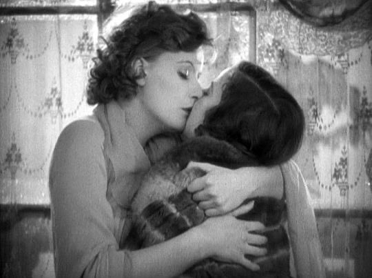 absolutely no one
greta garbo in her movies: