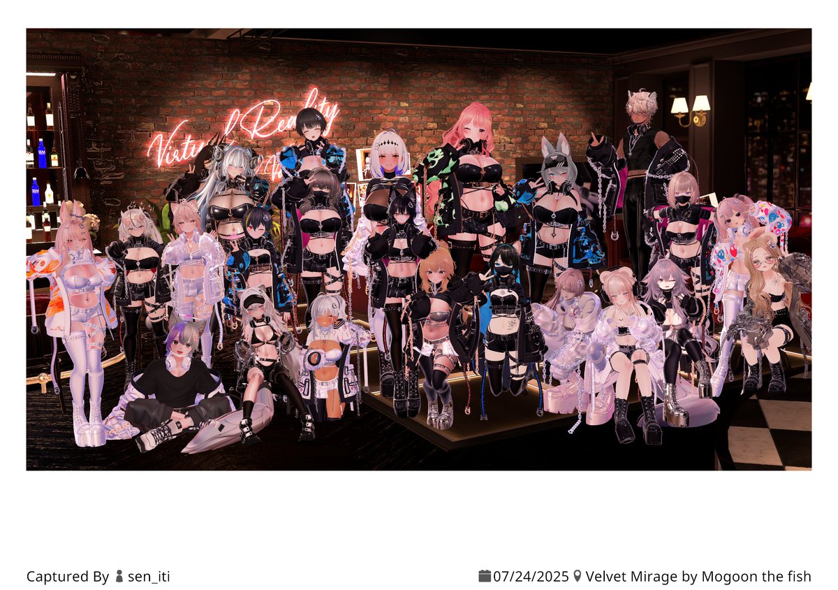 H_Zai9_VRC's tweet image. ただいまー みんな、おはよう
写真は衣装(ルミナス・デシート)集会の様子です。
・集合写真
・衣装作者様
・たまたま同席したフレンド
#VAGRANT