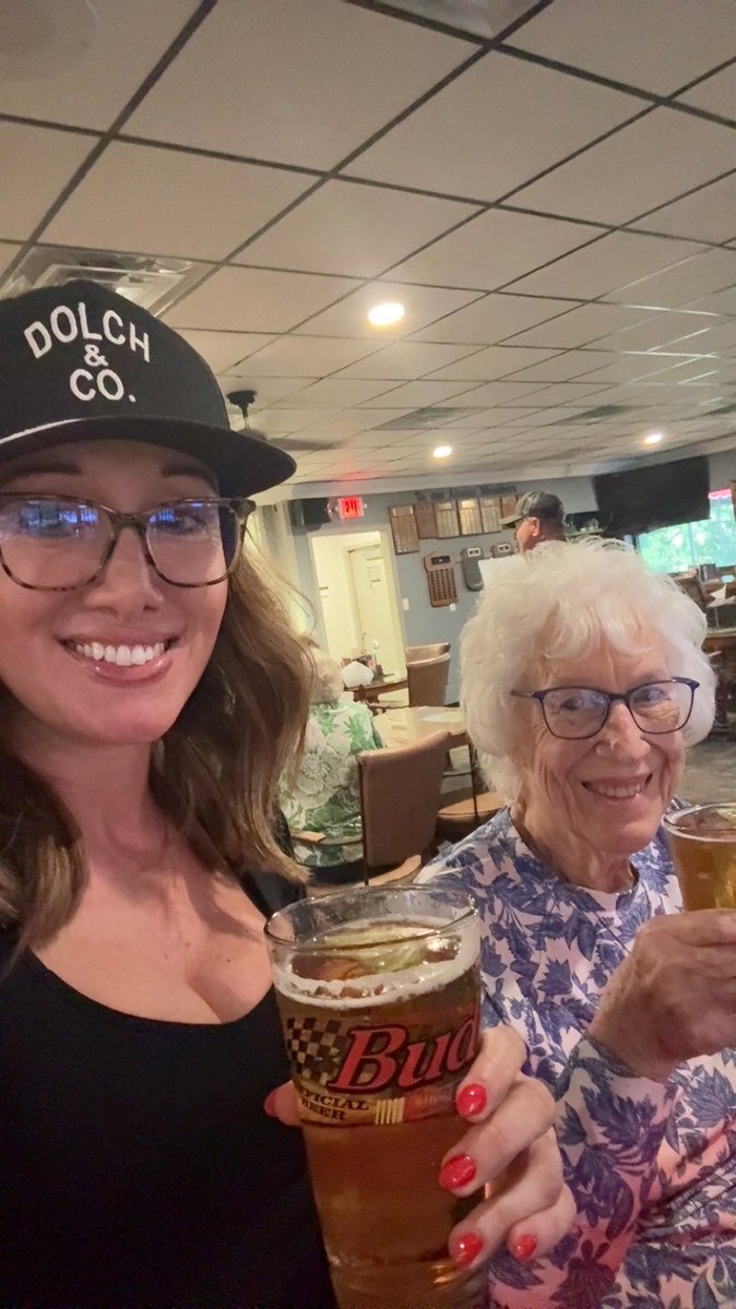 SusanNOBULL's tweet image. Saturday night shenanigans brought to you by ⁦@mddolch⁩ 🍻