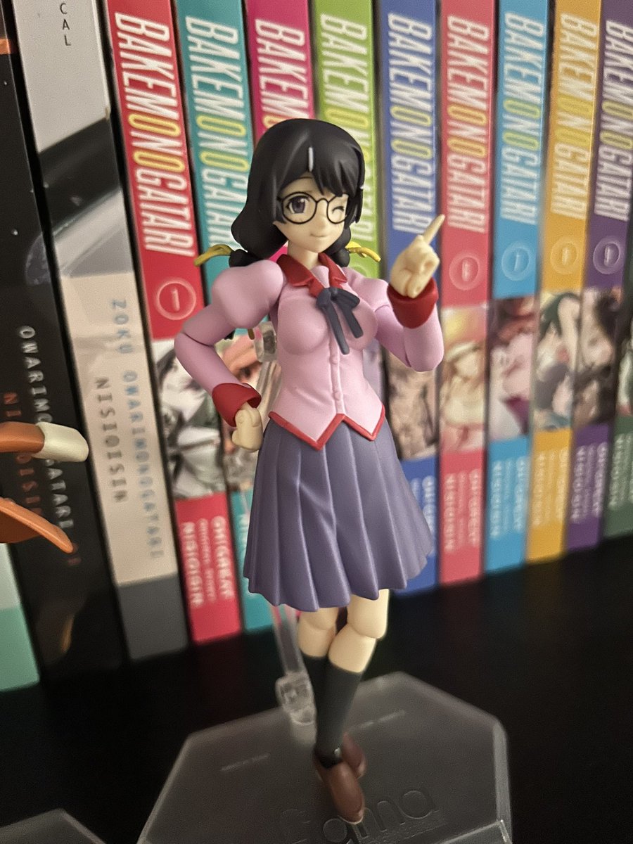foreknowledged's tweet image. After multiple years of having figma hanekawa with short hair, i decided it was time to switch it out with the bake look. It pained me, but it pained me more to see nise hanekawa lined up with everyone else in their bake designs.