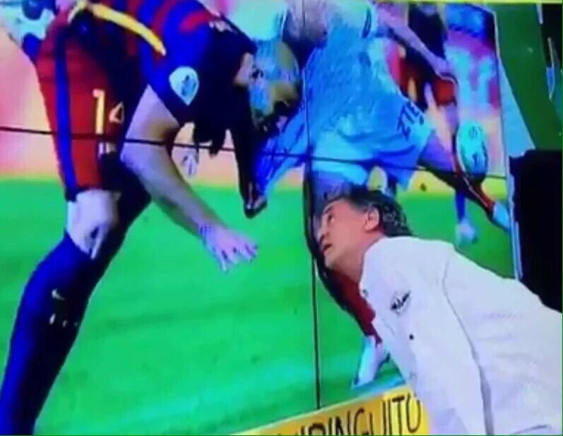 Nanosecso's tweet photo. Yo en estos instantes con mi TV LG 57" UltraHD 4K https://t.co/IciVXGhe1m