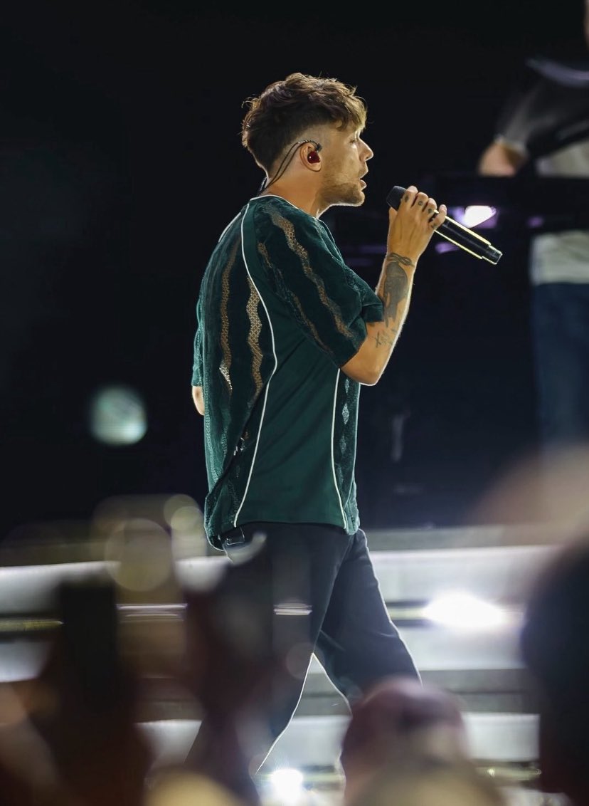 meu presente de aniversário obrigada louis !!!!!!!!!