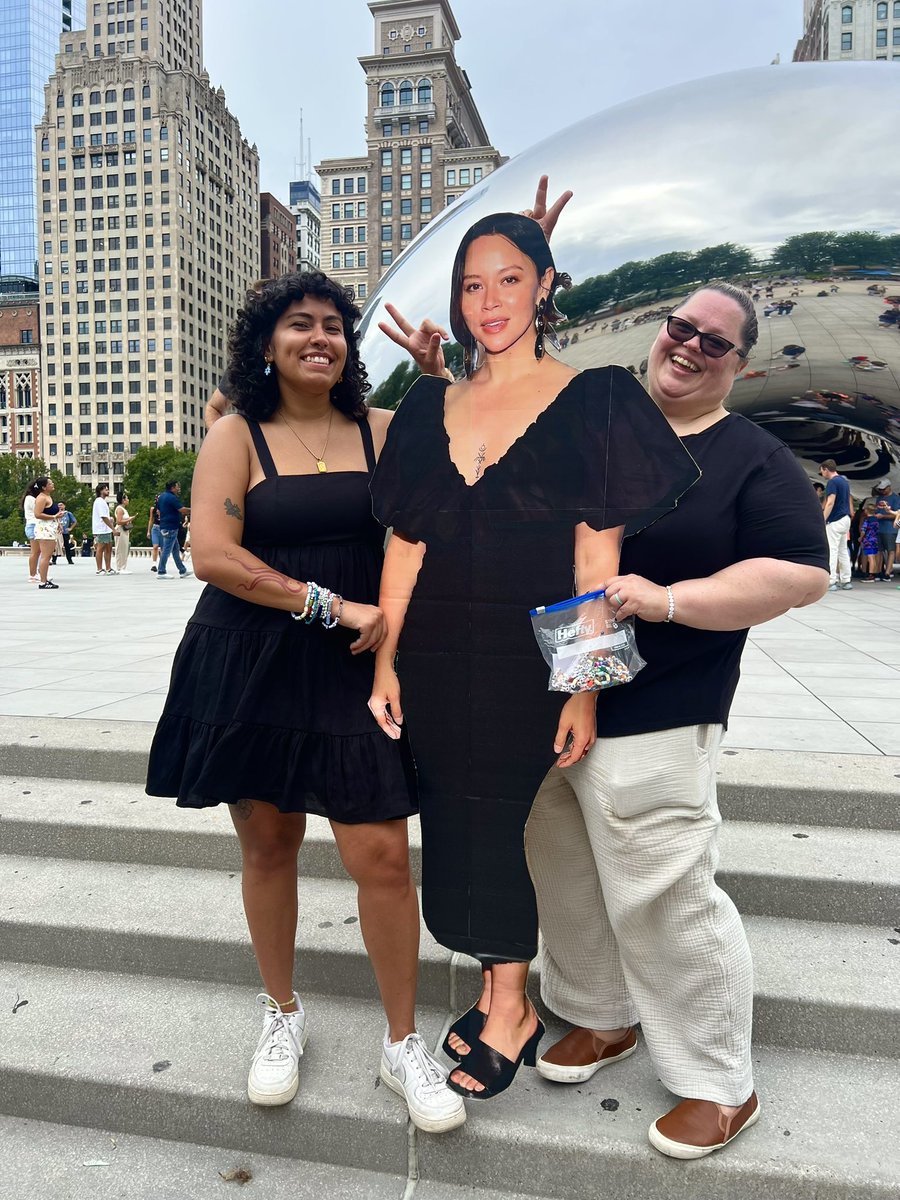 omissyishere's tweet image. 2/4 of The Jiggle Giggles gc made it to #chicagoconned 🥹💛 @heatherelf77; missing @bradfordchens & @bradfordchxn meet up with #NotSoMiniMel