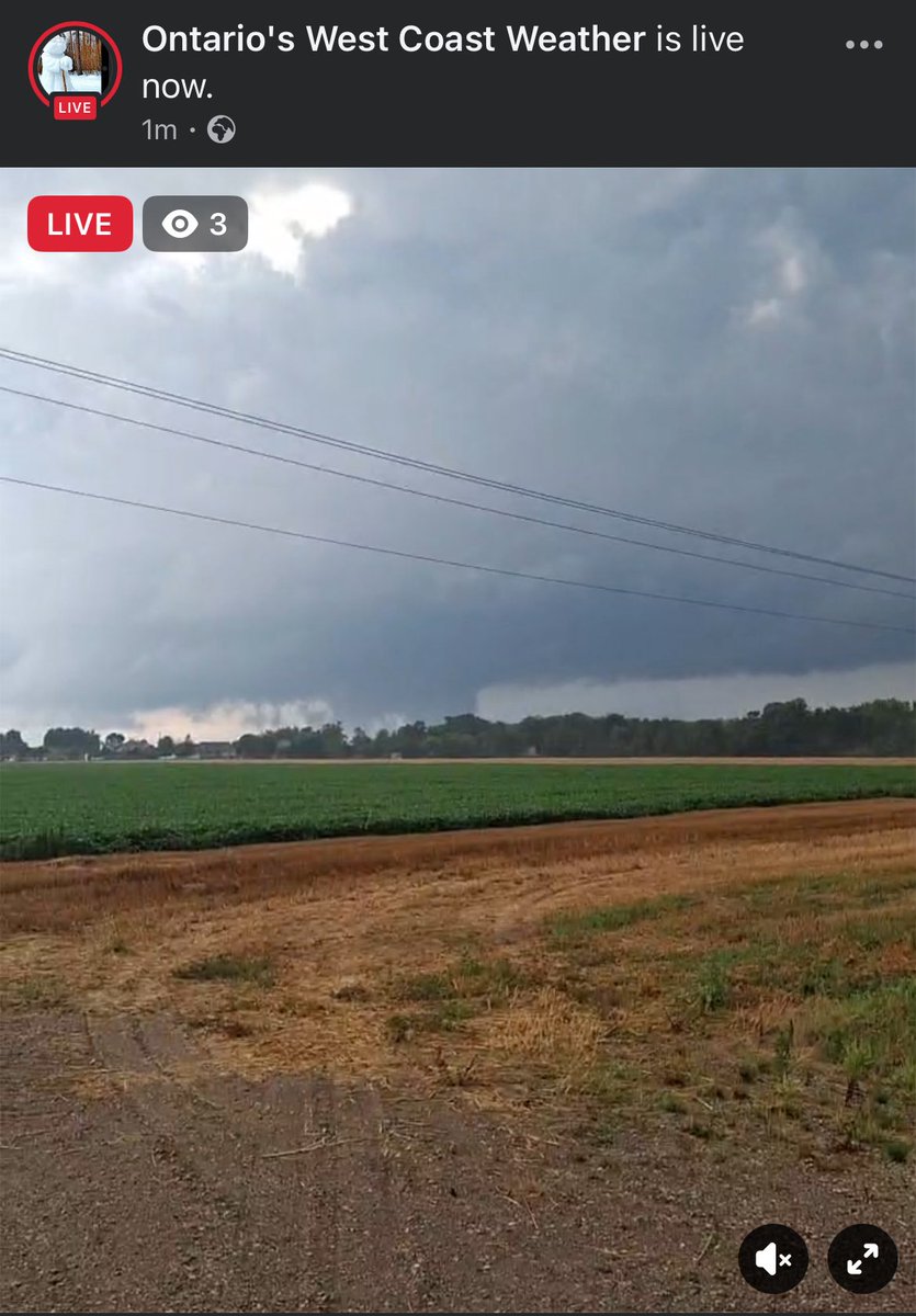JustinMWeather's tweet image. Notable wall cloud associated with the rotating storm over Lake Huron, northwest of Bayfield.
facebook.com/share/v/1AMEdC…
#onwx #onstorm