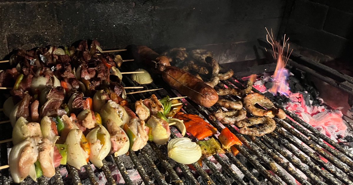 Ahora en un rato cena , luego de fiesta .