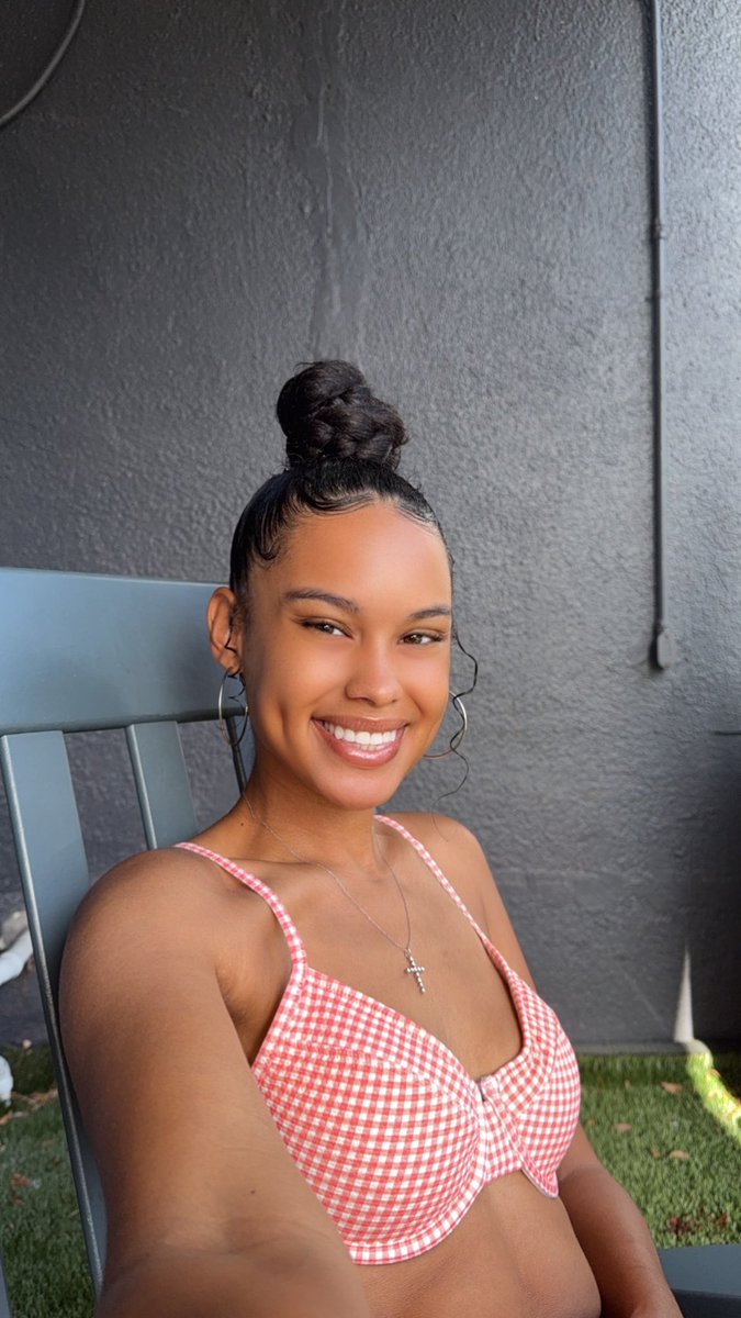 _AmberDenisee tweet media