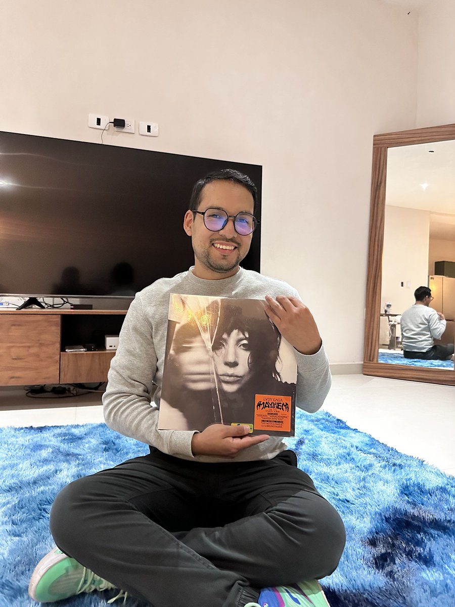 fancymany's tweet image. Please come back to Mexico with the #mayhemballtour @ladygaga