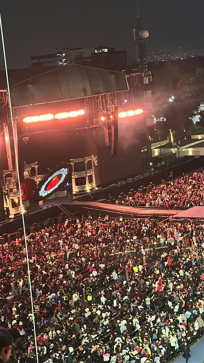 fancymany's tweet image. Please come back to Mexico with the #mayhemballtour @ladygaga