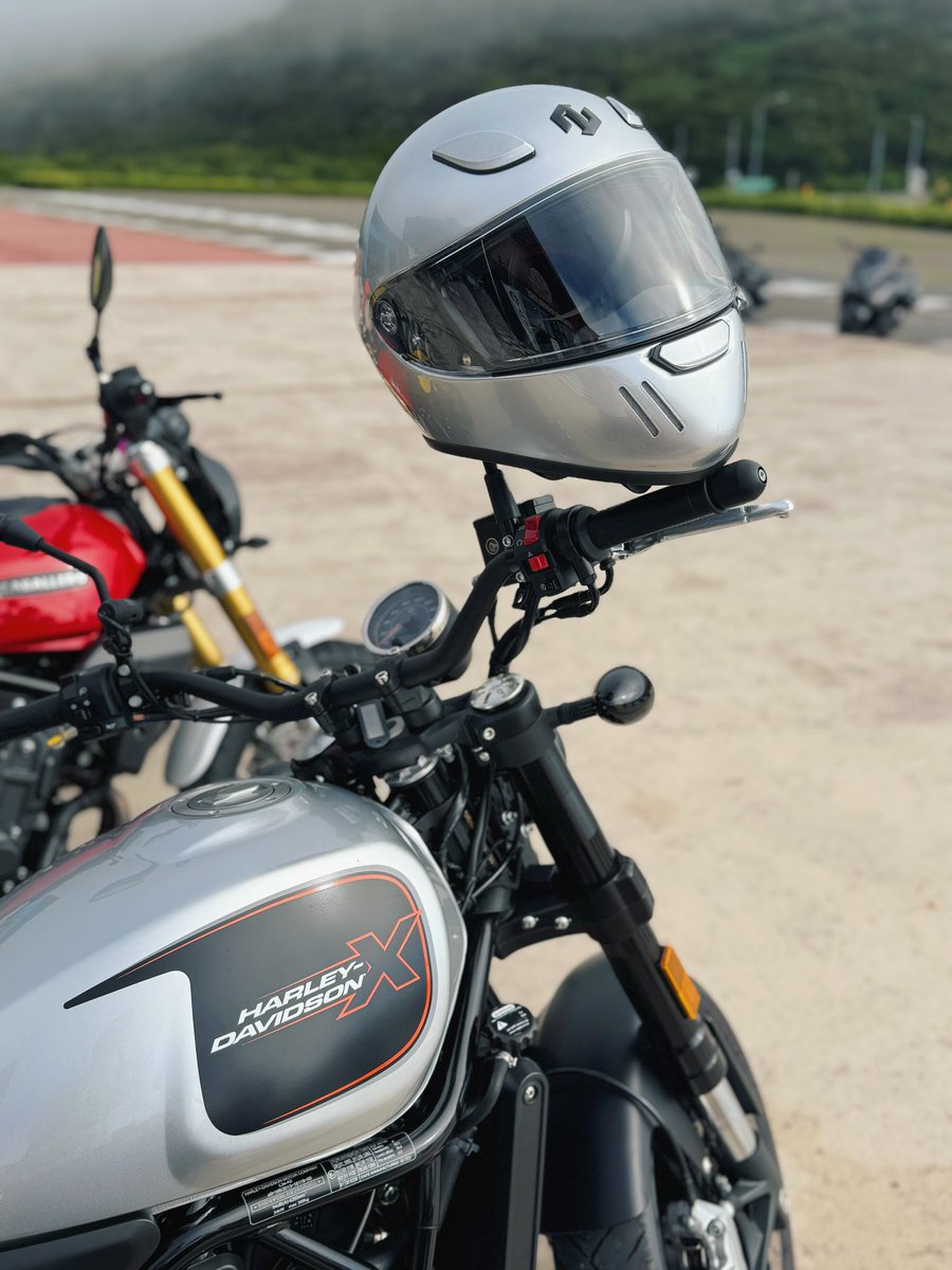 bipa_jp's tweet image. Good morning biker’s!!

本日のバイパラ周辺の天気は曇り🌥️
気温は22度です😌

godblincさんのヘルメット“BladeRunner”と“FlyboyJet2”がレンタルバイクの際に使用できる様になりました！
もちろん、試着のみでもOK🙆‍♂️
最高品質の安全性と軽さをお試しください。

おしゃれなヘルメットで出かけよう！