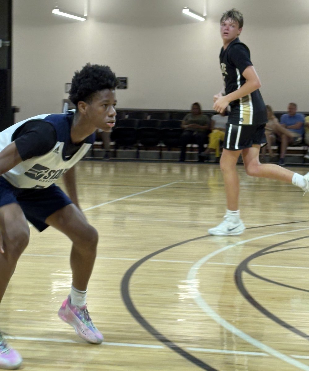 UpwardStarsCola's tweet image. 2028 PG @JahlilJen86062 was impressive today in his shot making ability off the bounce. Did a good job of being scrappy defensively- had a lot of people ask about him today.
@PrepHoopsSC @Phenom_Hoops @POBScout @JeffreyBendel_ @Epic_Hoops @RedhawkMBB @SavageHoopsSC