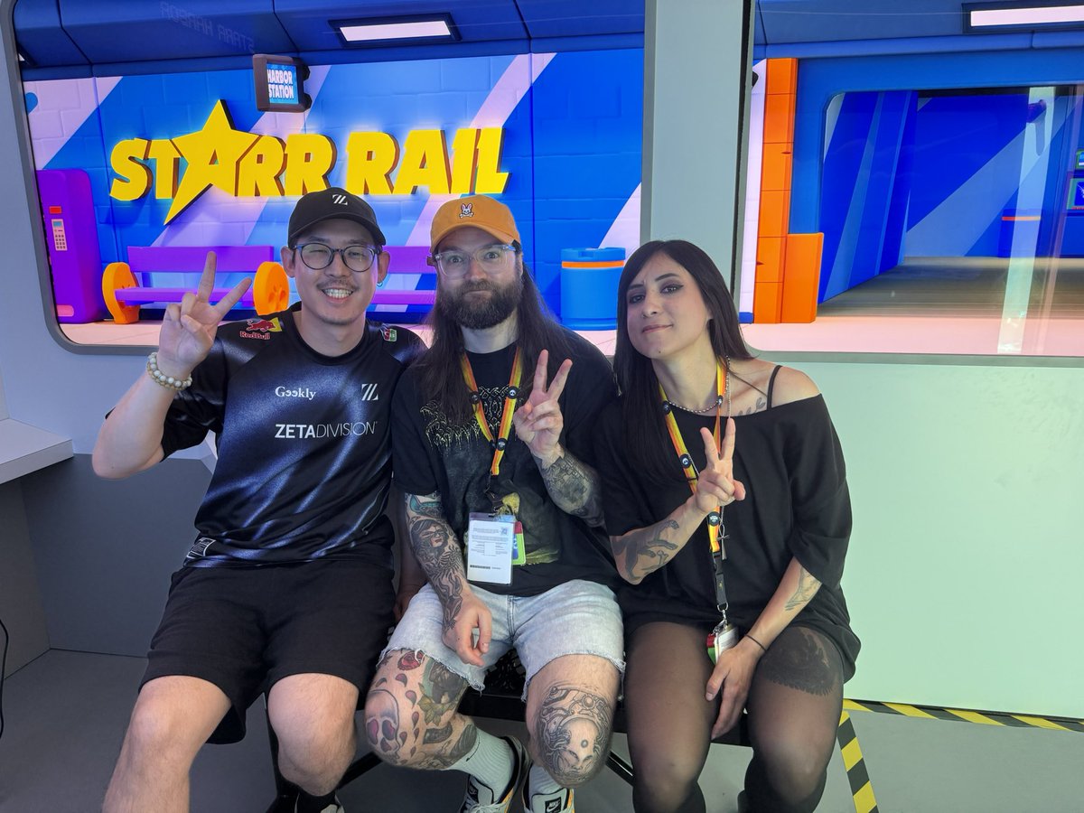 YAPIMARU_GAMES's tweet image. コミュニティマネージャーのDrewとIPディレクターのFernandaに色々質問してきたよ!
パムの事とか…