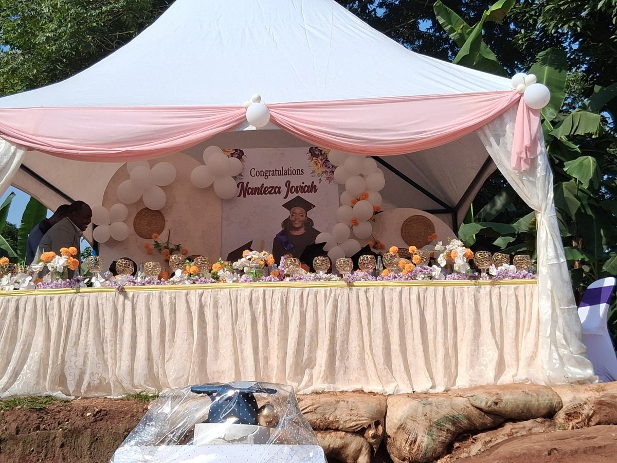 FlashNakFashion's tweet image. Today i attended the graduation ceremony of Nanteza Jovia at Bukungulu, Sentema parish Kakiri Subcounty, Jovia graduated with Bachelor's of Social work and Social Administration at St. Lawrence University Kampala. #vote #2026 #WomanMP #Wakiso #Uganda #Elections #Democracy