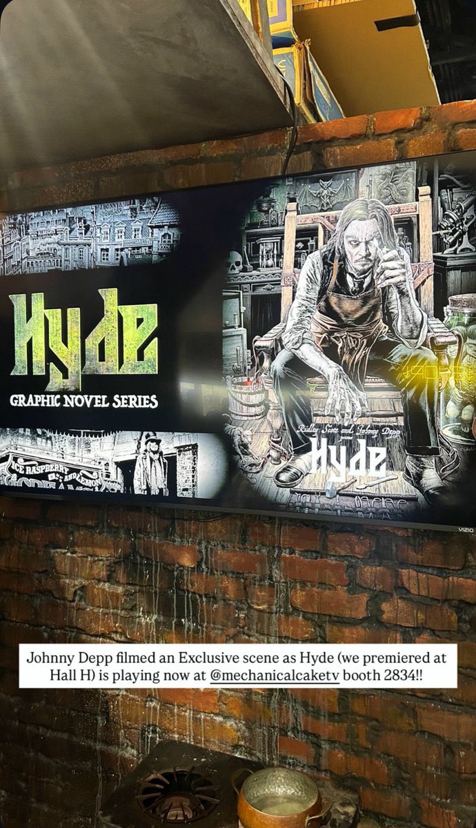 teamdepp_head's tweet image. Via @Playmaka34 IG
Johnny Depp filmed an exclusive scene as Hyde (which we premiered at Hall H) and it’s now playing at the #MechanicalCakeTV booth 2834! Don’t miss it! 🎬🔥
#JohnnyDeppIsARockStar
#TeamDeppHead
#Johnnydepp